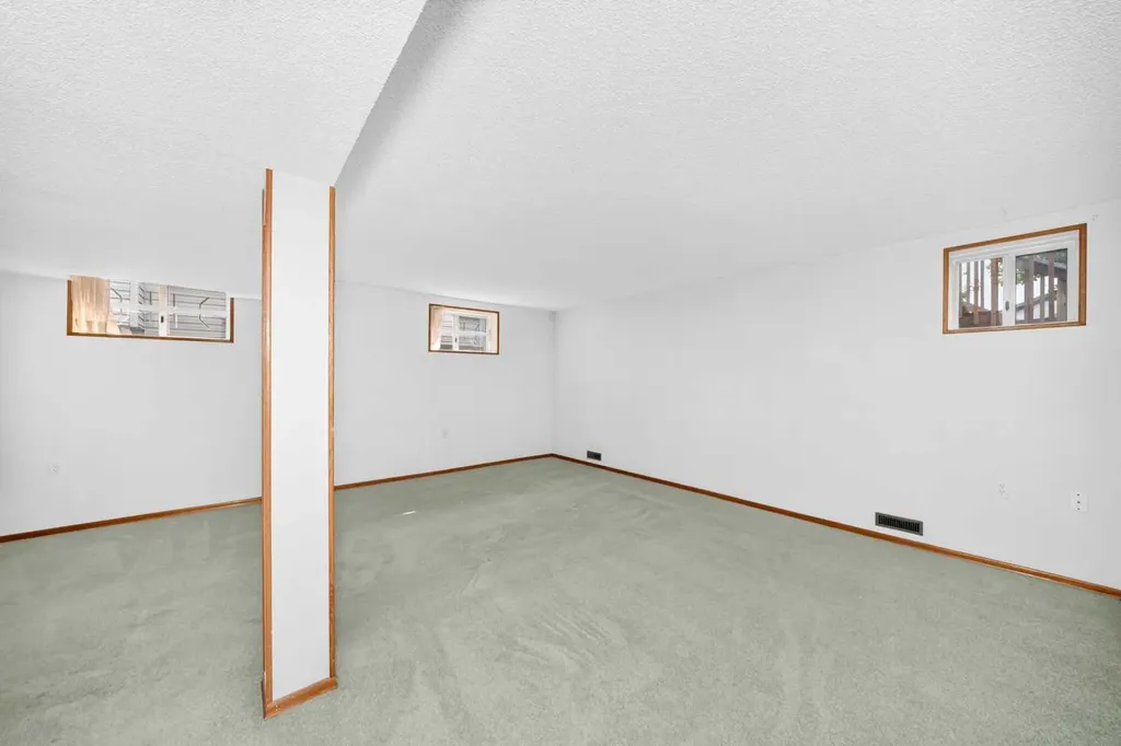108 Woodside Close NW Airdrie AB T4B 2C7