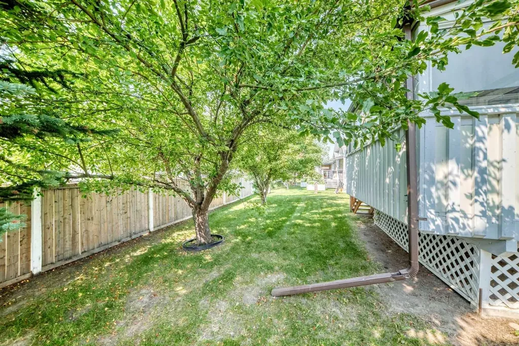 108 Woodside Close NW Airdrie AB T4B 2C7