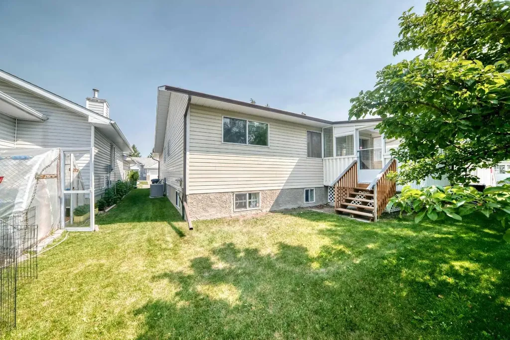 108 Woodside Close NW Airdrie AB T4B 2C7