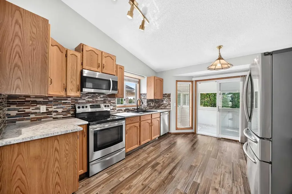 108 Woodside Close NW Airdrie AB T4B 2C7