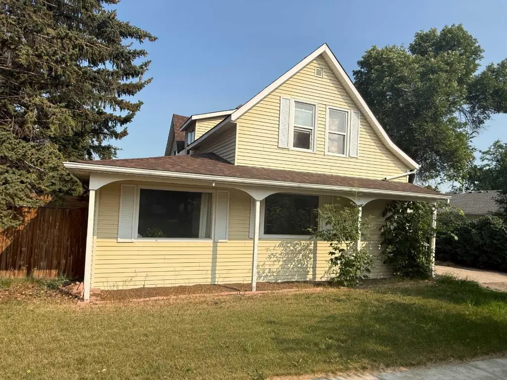 208 2 Street S Vulcan AB T0L 2B0