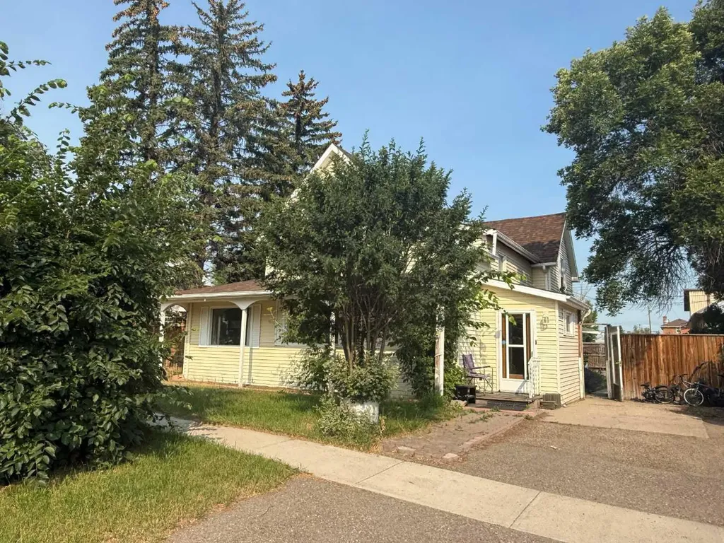 208 2 Street S Vulcan AB T0L 2B0