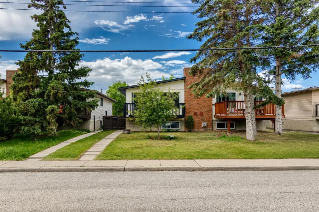 5233 17 Avenue NW Calgary AB T3B 4N6
