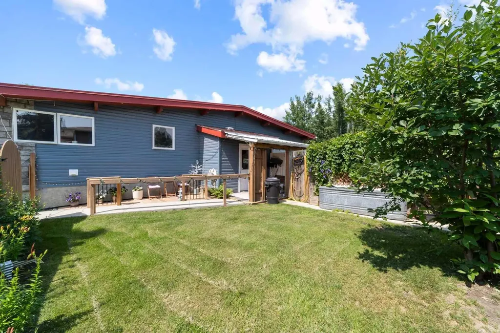 318 Main Street Ferintosh AB T0B1M0