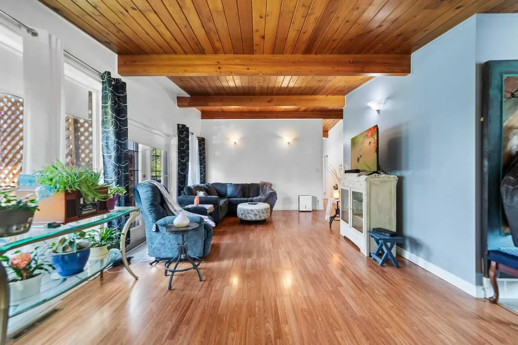 318 Main Street Ferintosh AB T0B1M0