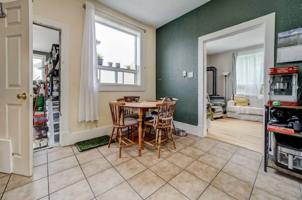 12316 21 Avenue Blairmore AB T0K 0E0