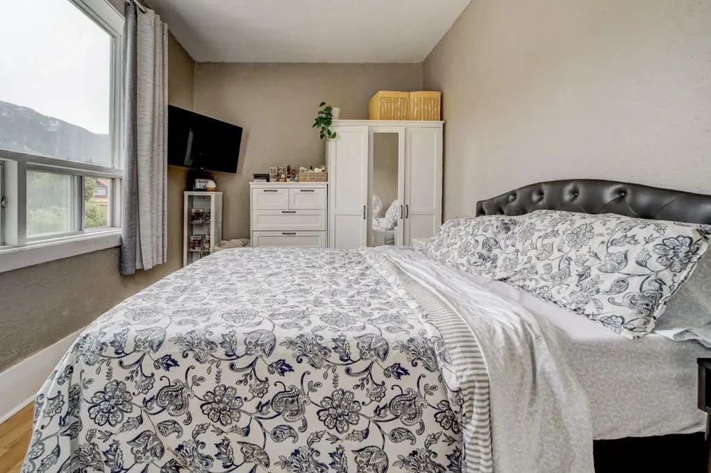 12316 21 Avenue Blairmore AB T0K 0E0