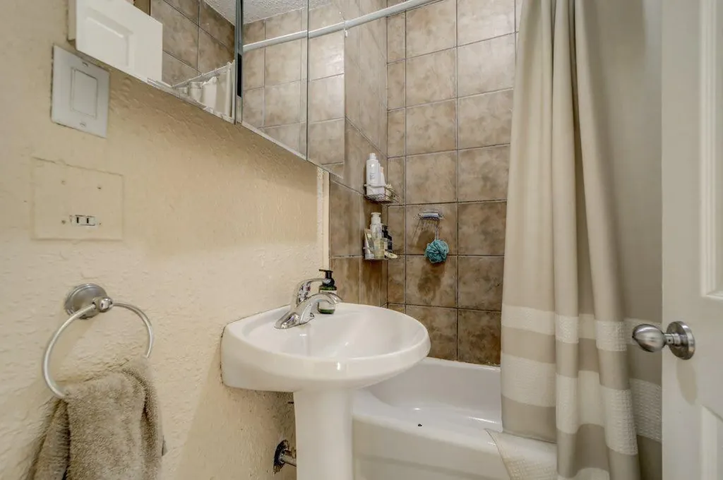 12316 21 Avenue Blairmore AB T0K 0E0