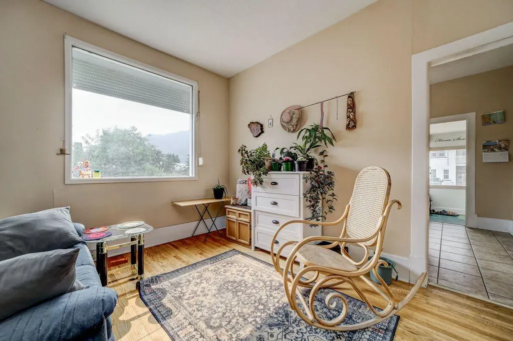 12316 21 Avenue Blairmore AB T0K 0E0