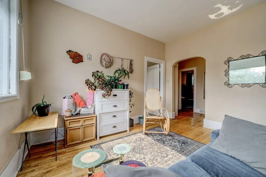12316 21 Avenue Blairmore AB T0K 0E0