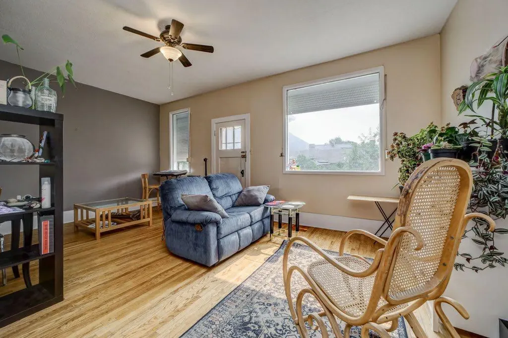 12316 21 Avenue Blairmore AB T0K 0E0