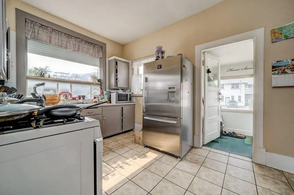 12316 21 Avenue Blairmore AB T0K 0E0