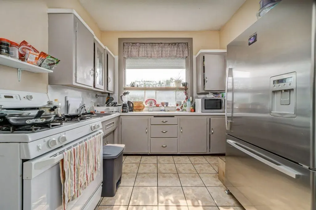 12316 21 Avenue Blairmore AB T0K 0E0