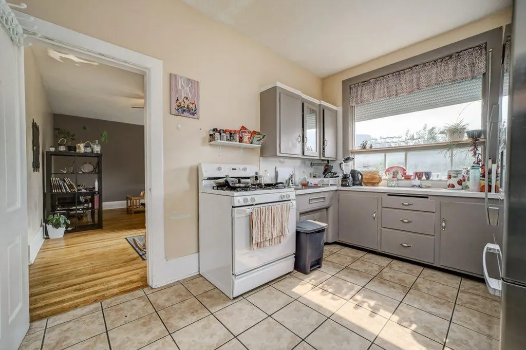 12316 21 Avenue Blairmore AB T0K 0E0