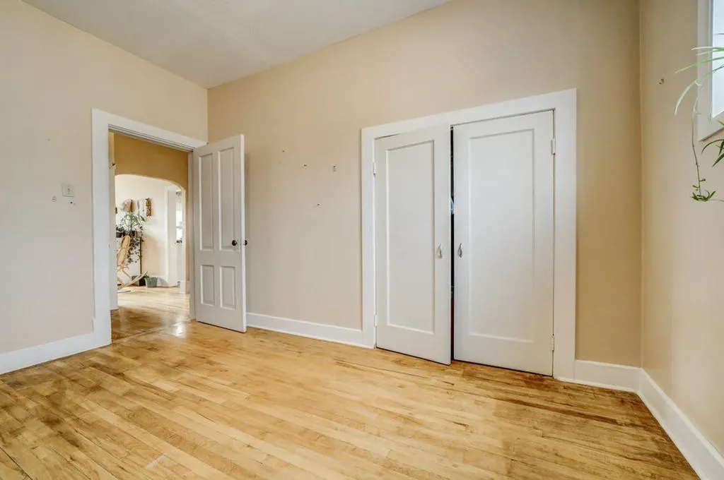 12316 21 Avenue Blairmore AB T0K 0E0