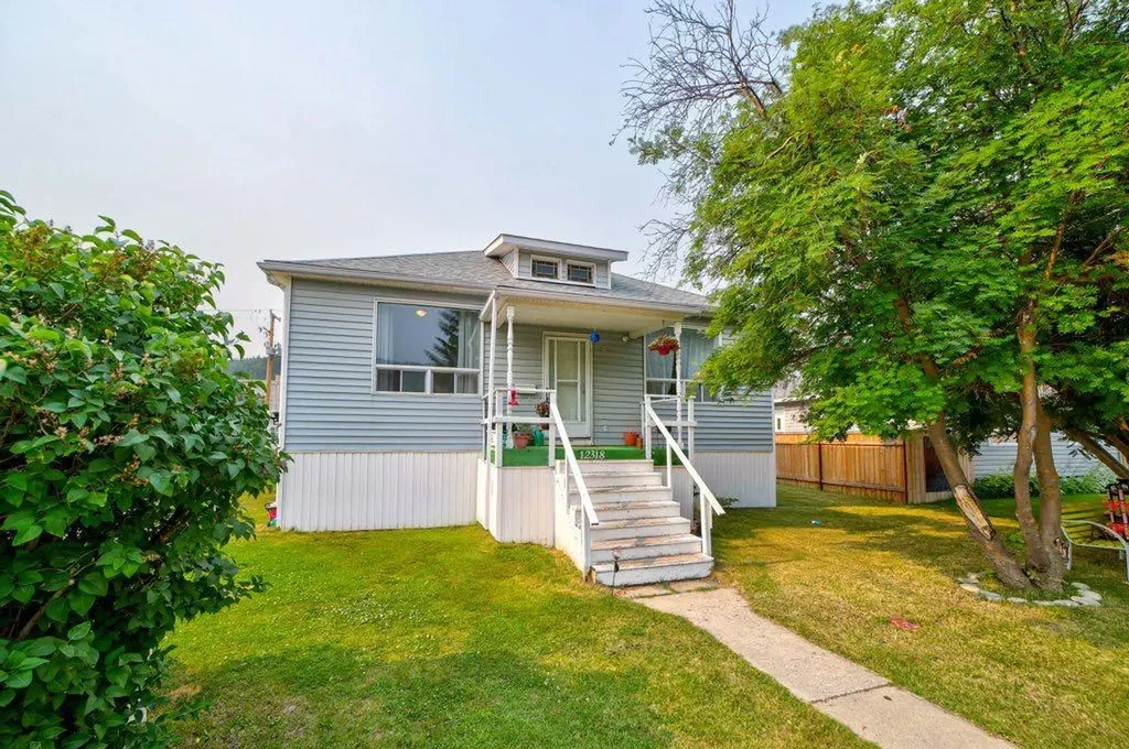12316 21 Avenue Blairmore AB T0K 0E0