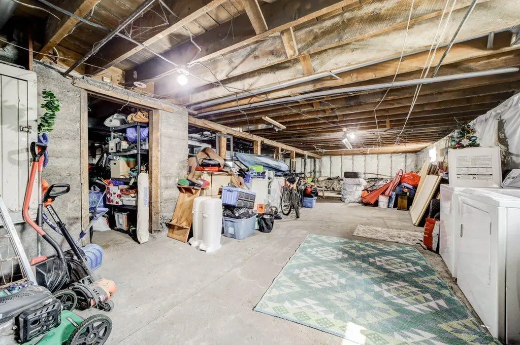 12316 21 Avenue Blairmore AB T0K 0E0