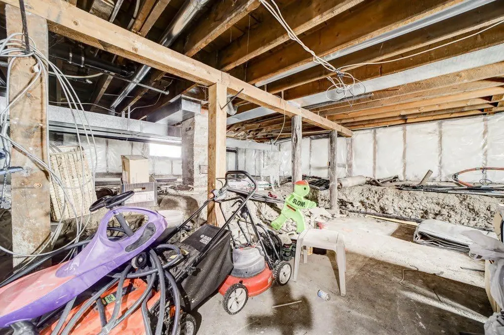 12316 21 Avenue Blairmore AB T0K 0E0