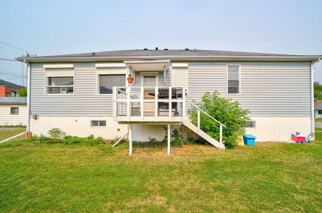 12316 21 Avenue Blairmore AB T0K 0E0