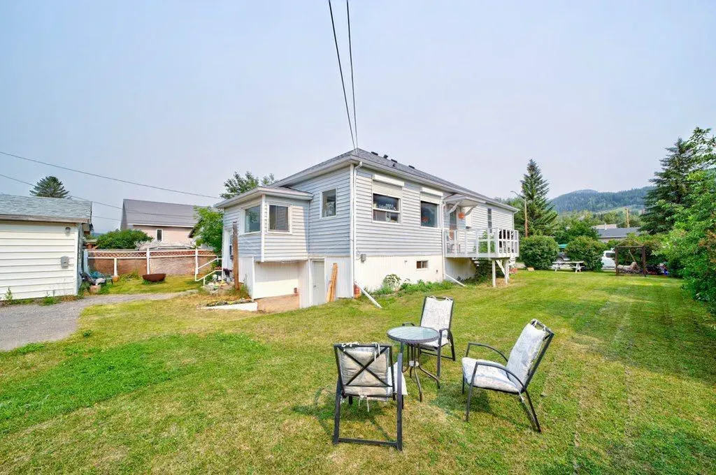12316 21 Avenue Blairmore AB T0K 0E0