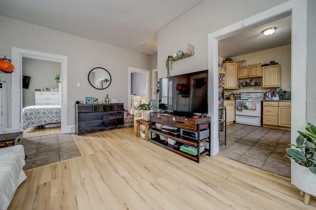 12316 21 Avenue Blairmore AB T0K 0E0