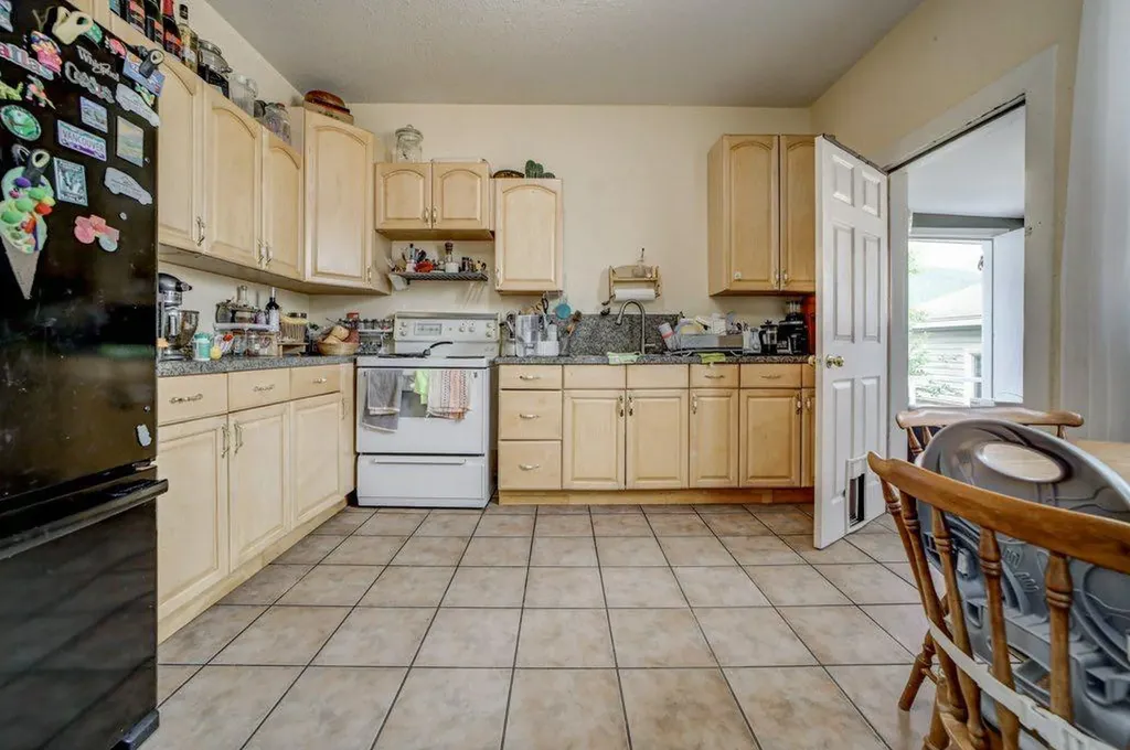 12316 21 Avenue Blairmore AB T0K 0E0