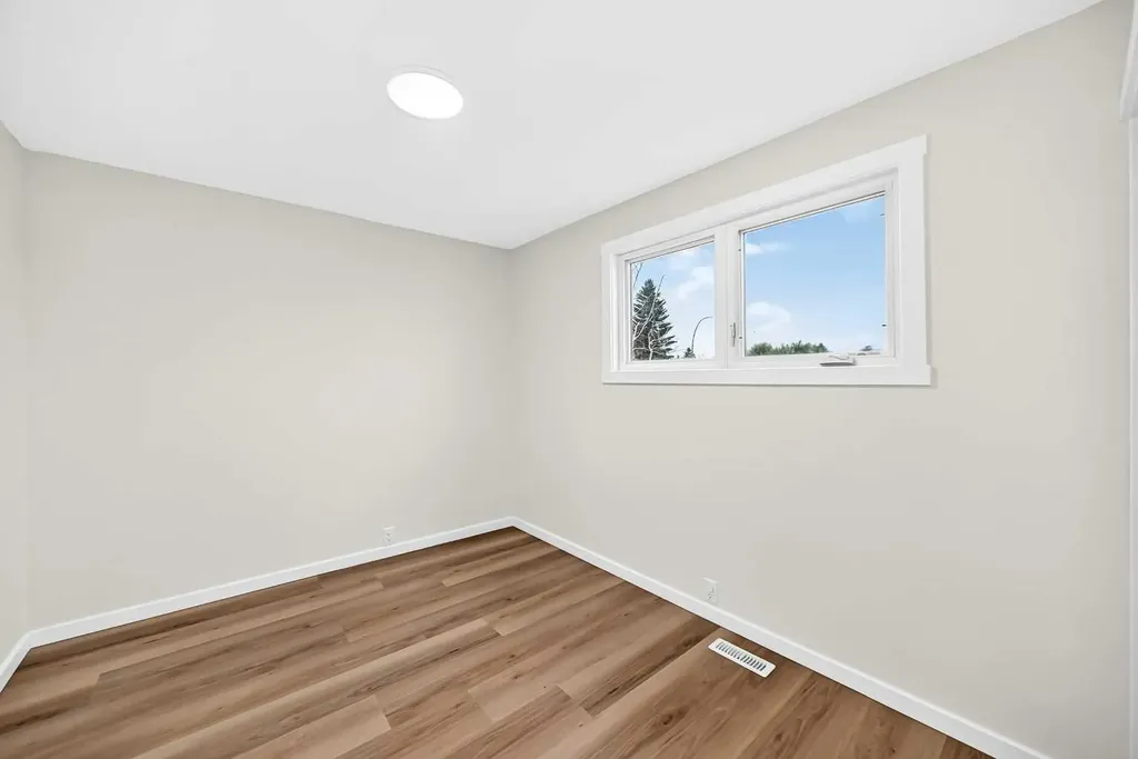545 Madeira Drive NE Calgary AB T2A 4M7