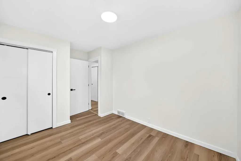 545 Madeira Drive NE Calgary AB T2A 4M7