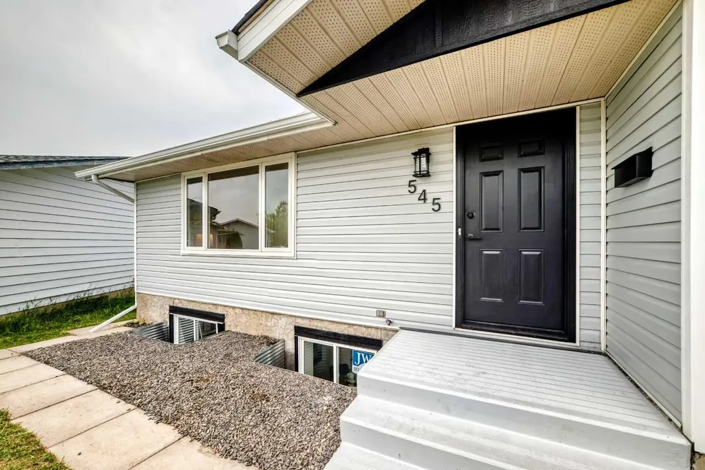 545 Madeira Drive NE Calgary AB T2A 4M7