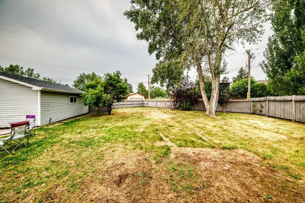 545 Madeira Drive NE Calgary AB T2A 4M7
