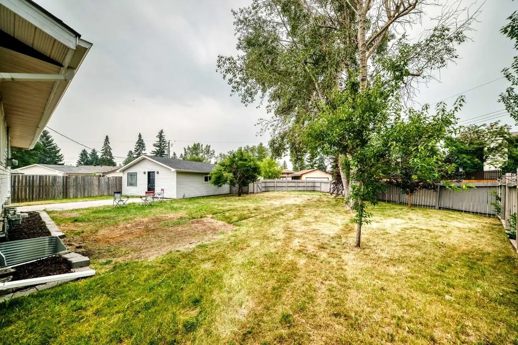 545 Madeira Drive NE Calgary AB T2A 4M7