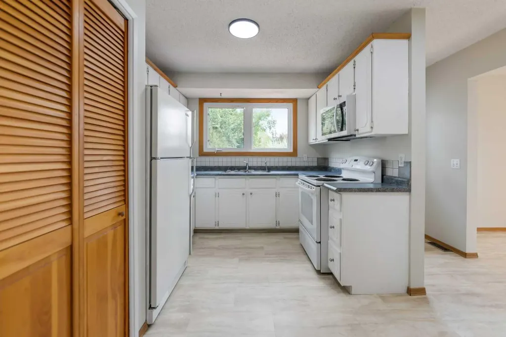 14695 Deer Ridge Drive SE Calgary AB T2J 6A8