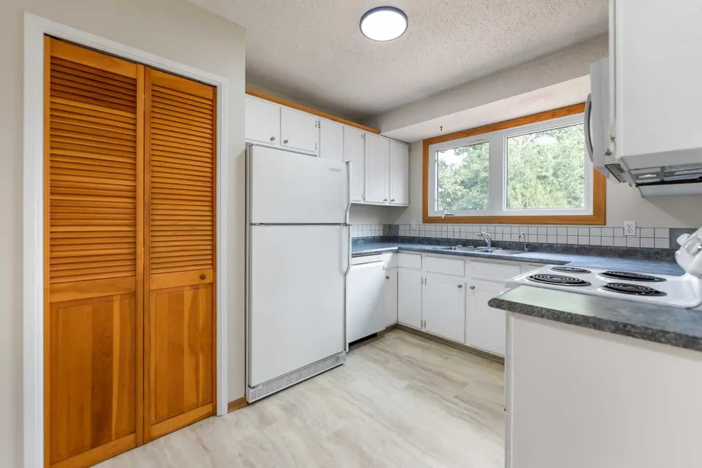 14695 Deer Ridge Drive SE Calgary AB T2J 6A8