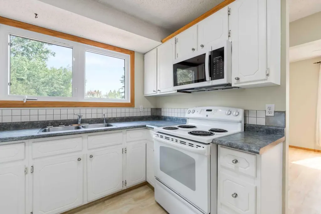 14695 Deer Ridge Drive SE Calgary AB T2J 6A8