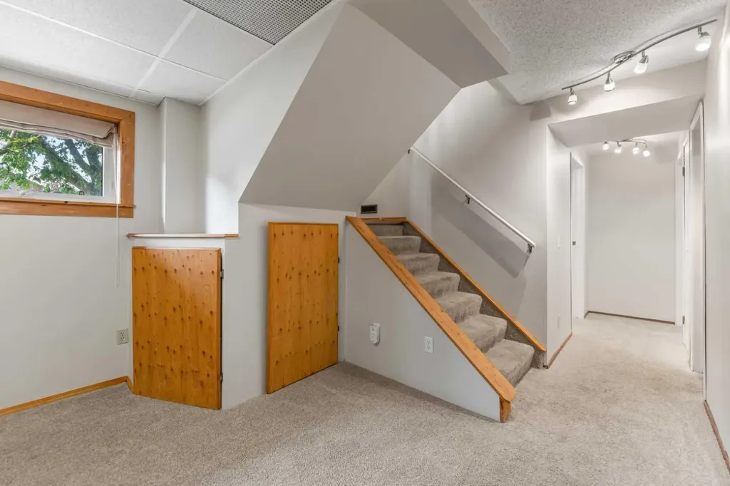 14695 Deer Ridge Drive SE Calgary AB T2J 6A8
