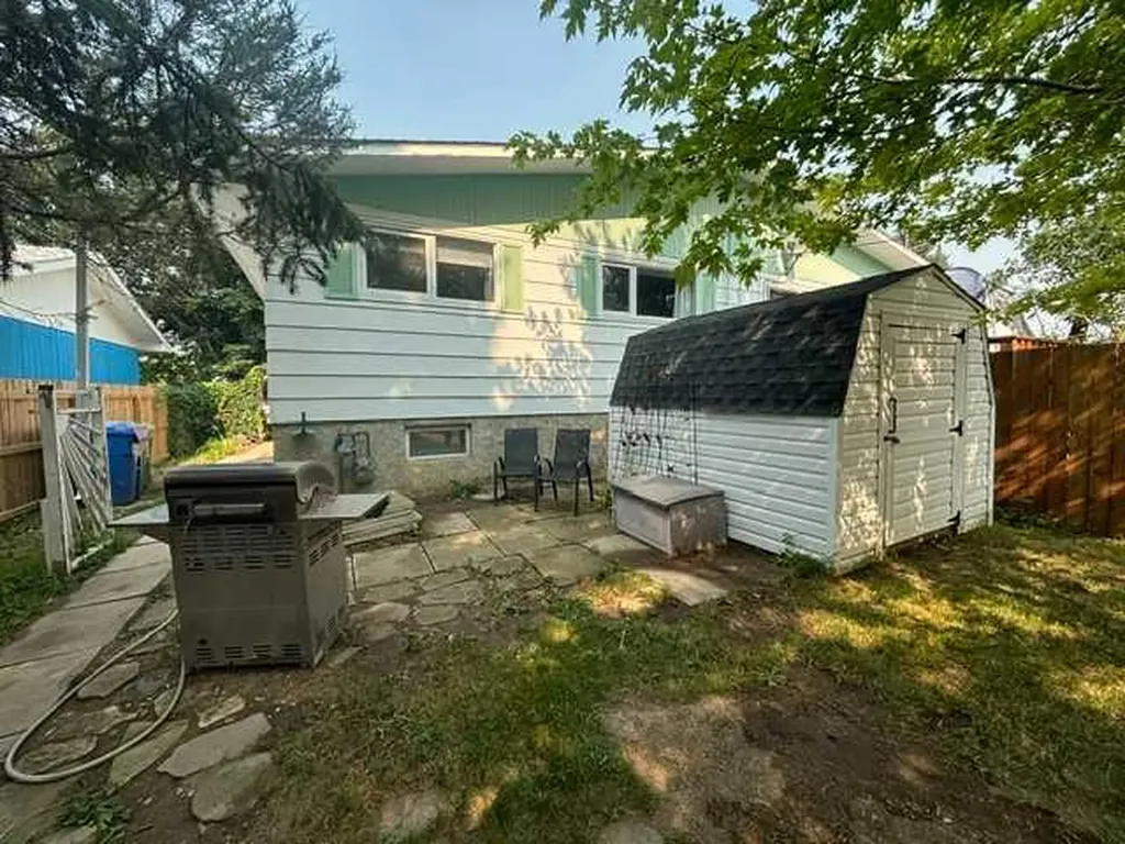 5811A 50 Street N Taber AB T1G 1K6