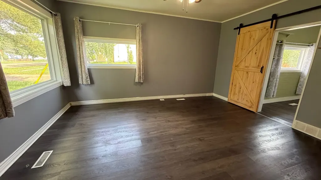 239 2 Avenue Hanna AB T0J 0T0