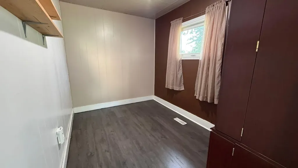 239 2 Avenue Hanna AB T0J 0T0