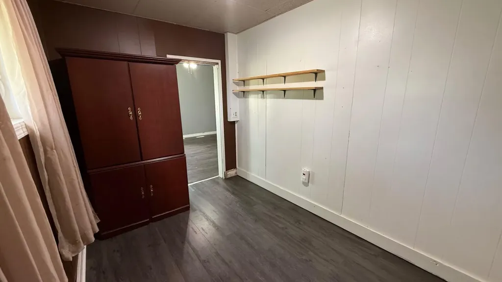 239 2 Avenue Hanna AB T0J 0T0