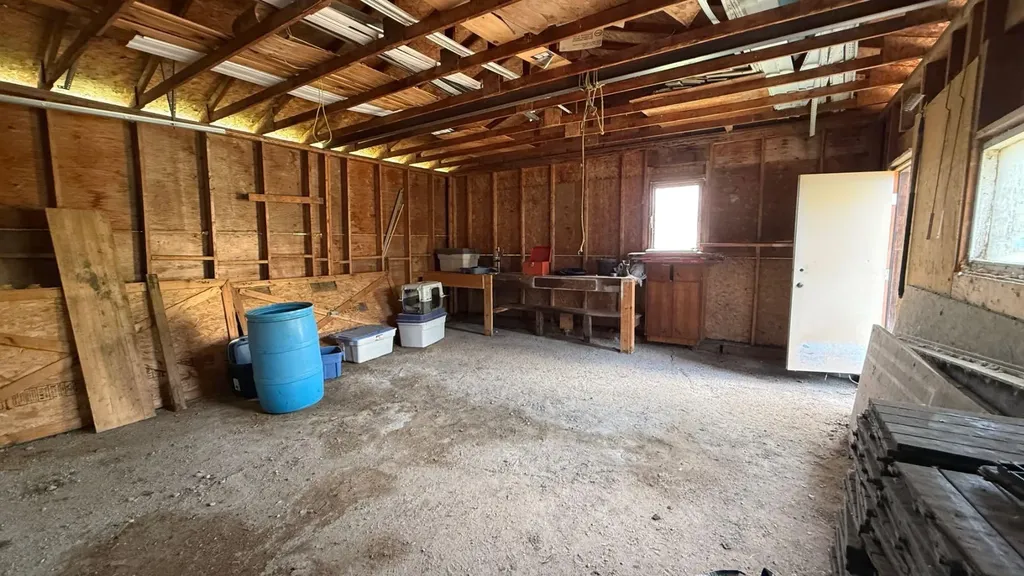 239 2 Avenue Hanna AB T0J 0T0