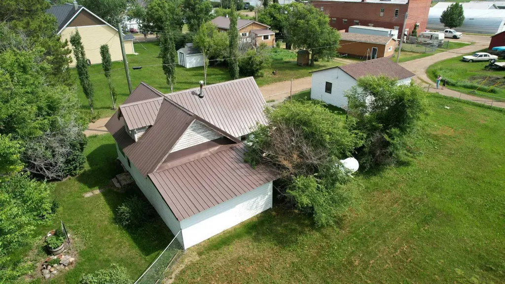 239 2 Avenue Craigmyle AB T0J 0T0