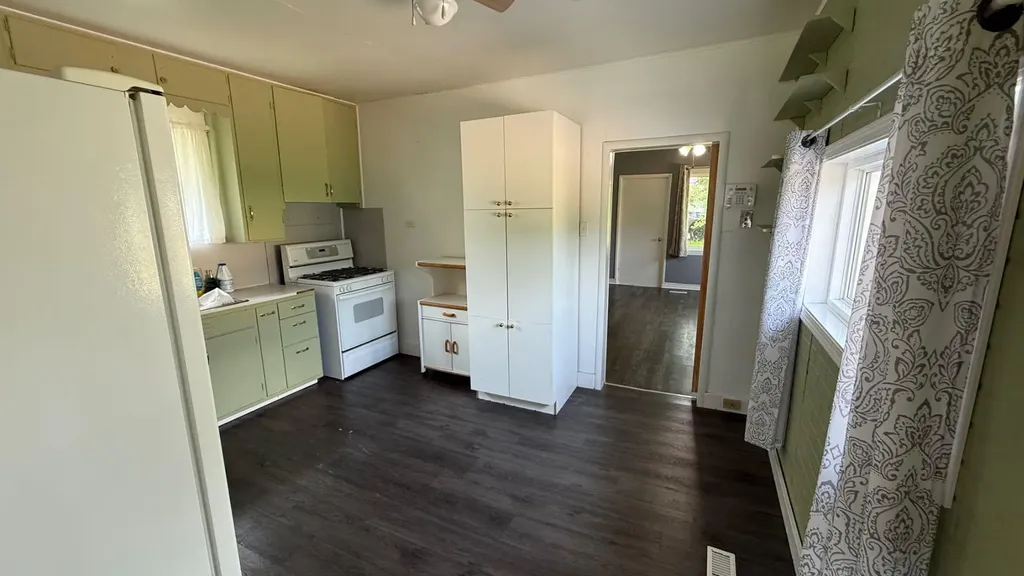 239 2 Avenue Craigmyle AB T0J 0T0