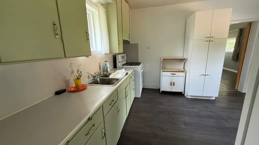 239 2 Avenue Hanna AB T0J 0T0