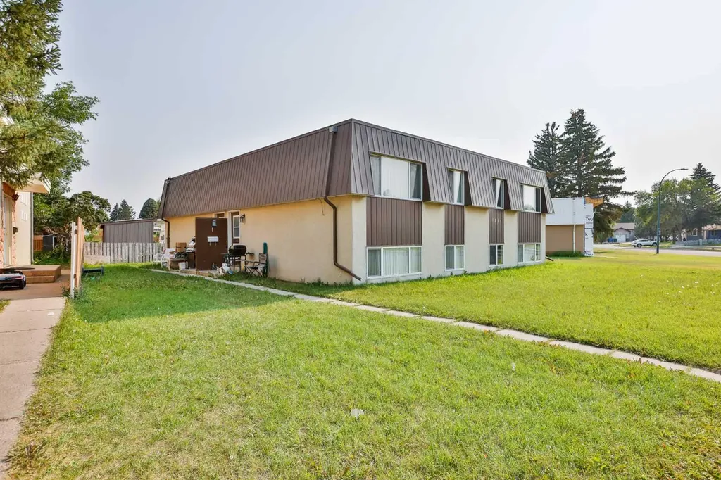 1717 St Edward Boulevard N Lethbridge AB T1H 1X2
