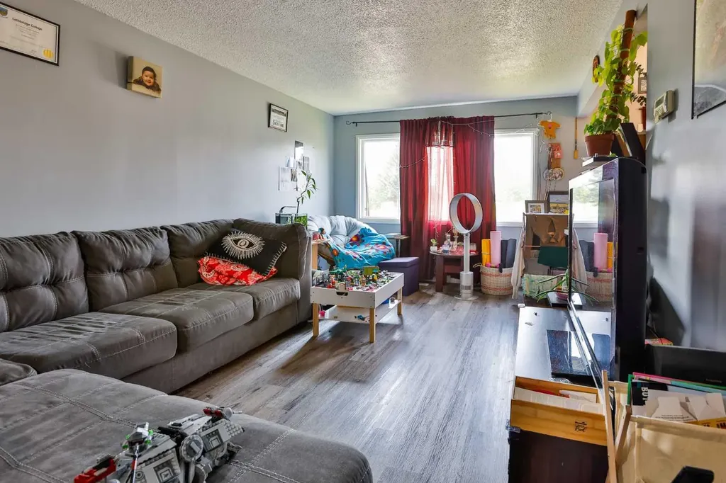 1717 St Edward Boulevard N Lethbridge AB T1H 1X2