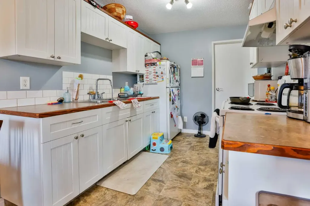 1717 St Edward Boulevard N Lethbridge AB T1H 1X2