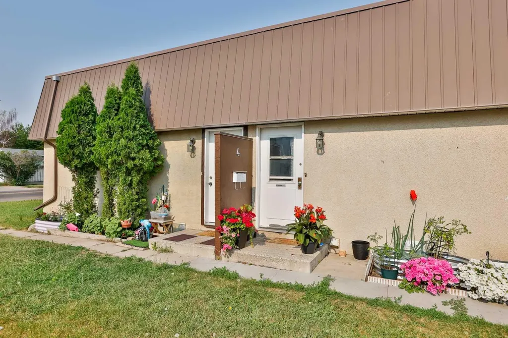 1717 St Edward Boulevard N Lethbridge AB T1H 1X2