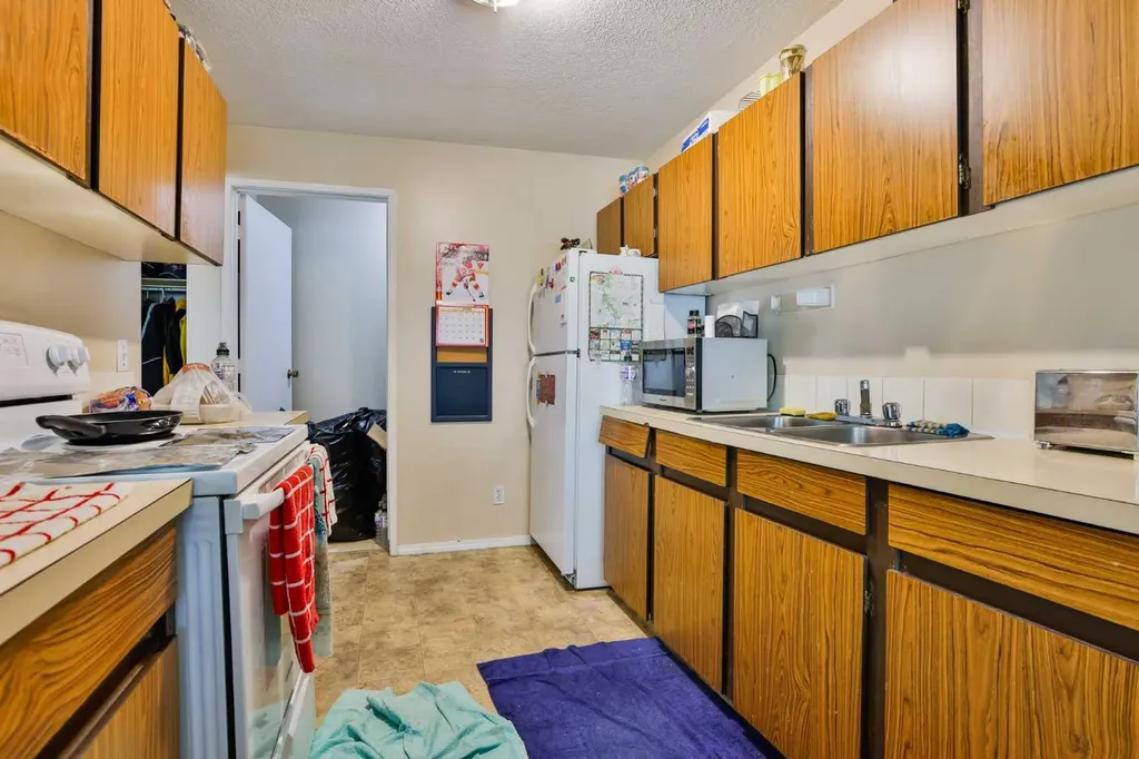 1717 St Edward Boulevard N Lethbridge AB T1H 1X2
