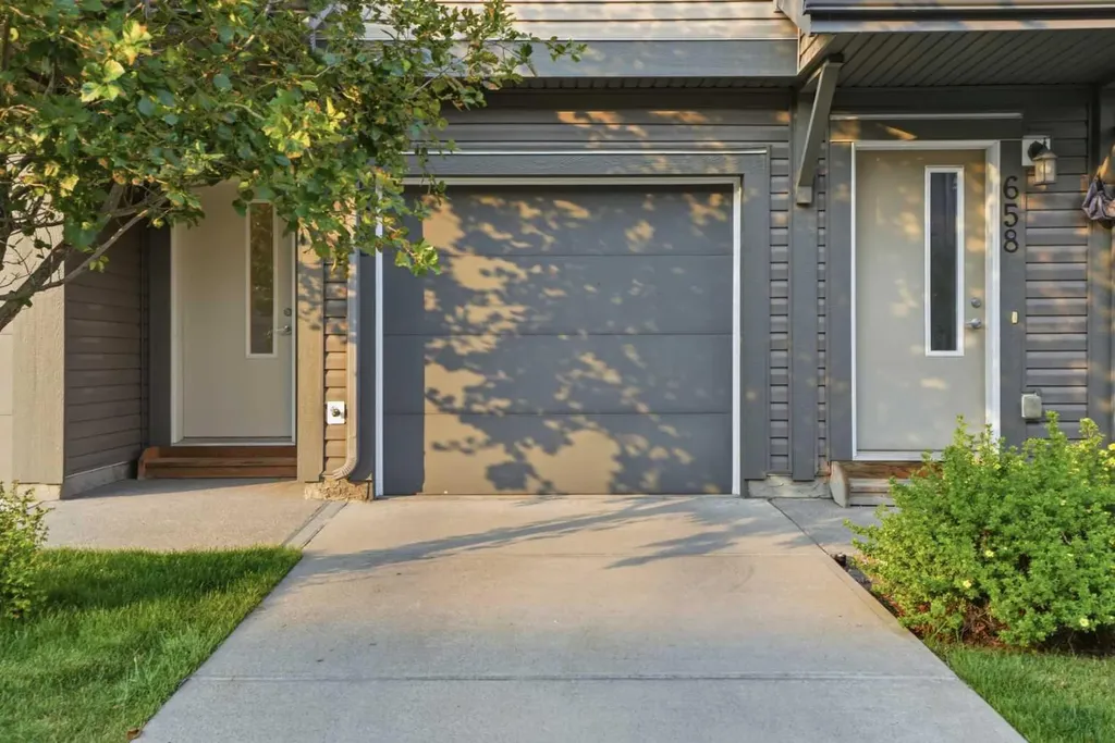 656 Copperpond Boulevard SE Calgary AB T2Z 5B9