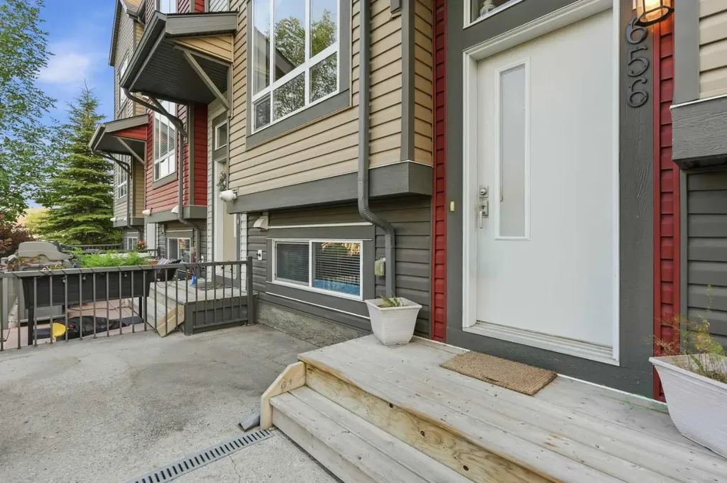 656 Copperpond Boulevard SE Calgary AB T2Z 5B9